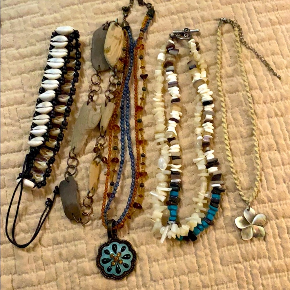 🌺 5 Hawaiian necklaces🌺